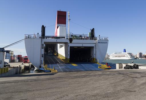 Instantánea parcial del puerto de Cádiz