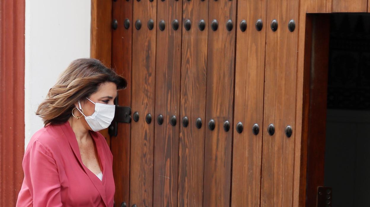 La secretaria general del PSOE andaluz, Susana Díaz, en su entrada en la sede del partido en Sevilla