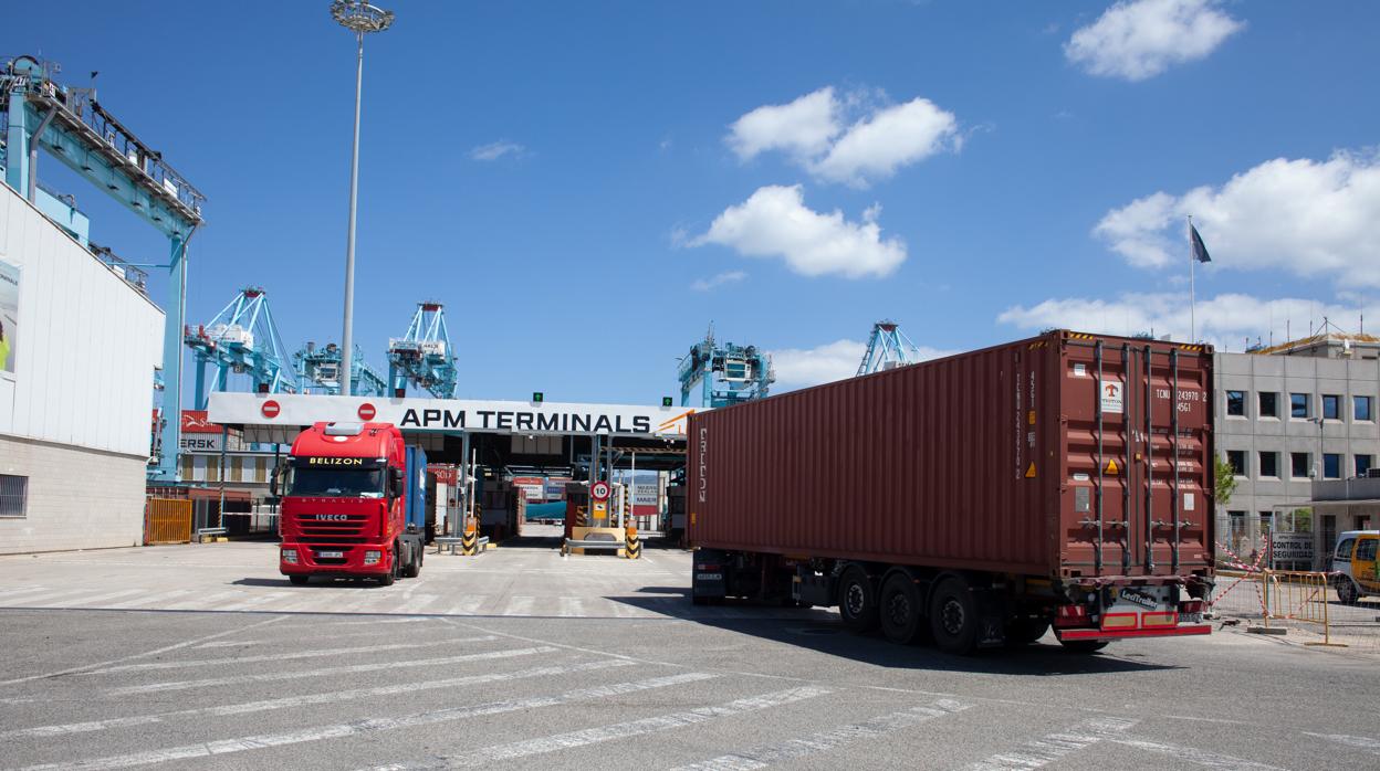 Imagen tomada esta semana ante la terminal de Maersk en el Puerto de Algeciras