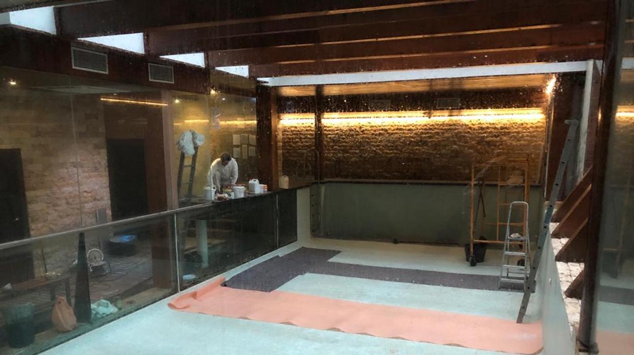 Piscina de Top Health en San Miguel durante las tareas de preparación para la reapertura