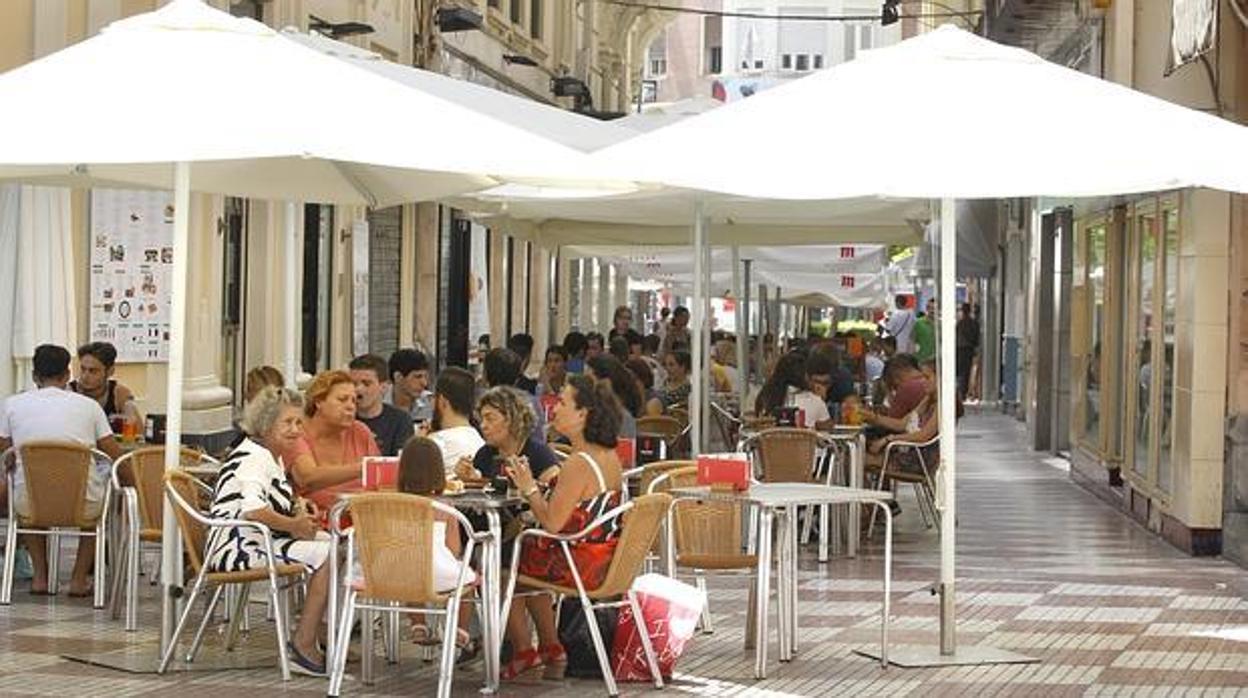 Veladores en el centro de Córdoba