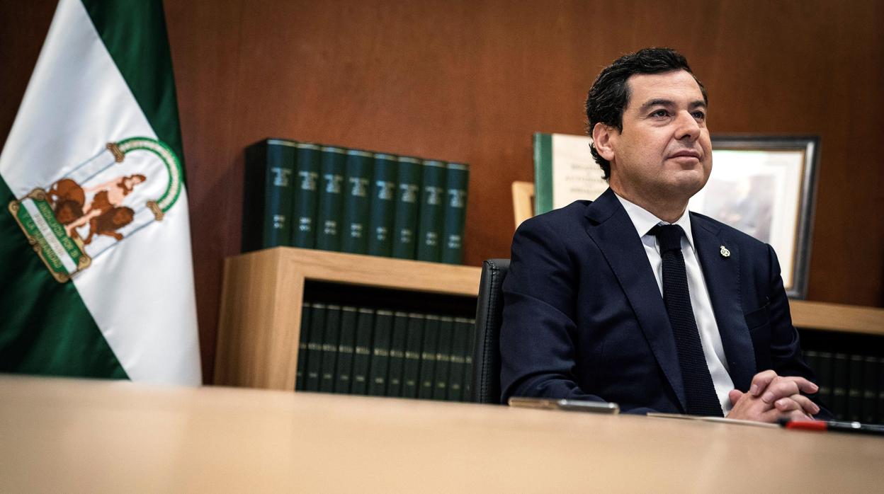 El presidente de la Junta se dirigió a los andaluces con una corbata negra de luto