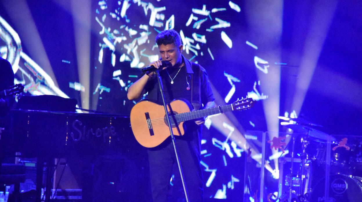 Alejandro Sanz iba a volver a la Costa del Sol este verano, pero lo aplaza a 2021