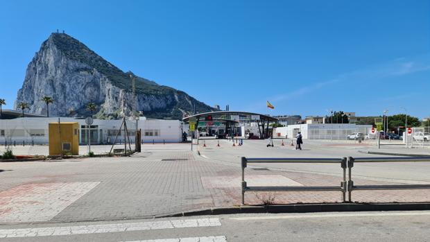 El tránsito por la Verja de Gibraltar continúa en mínimos históricos por el Covid-19