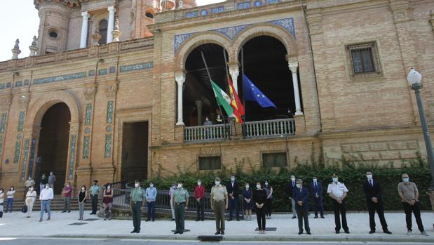 Andalucía guarda un minuto de silencio por las víctimas del coronavirus