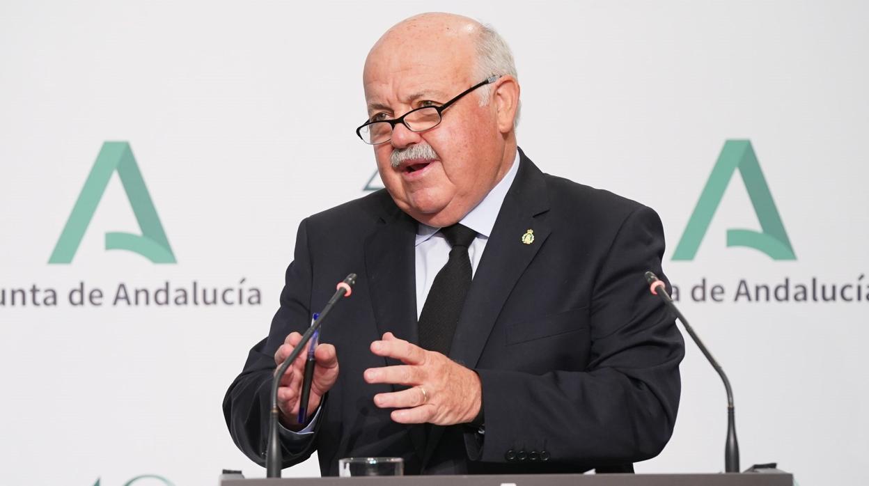 El consejero de Salud y Familias, Jesús Aguirre, en una comparecencia telemática al término de la reunión del gabinete de crisis en Sevilla