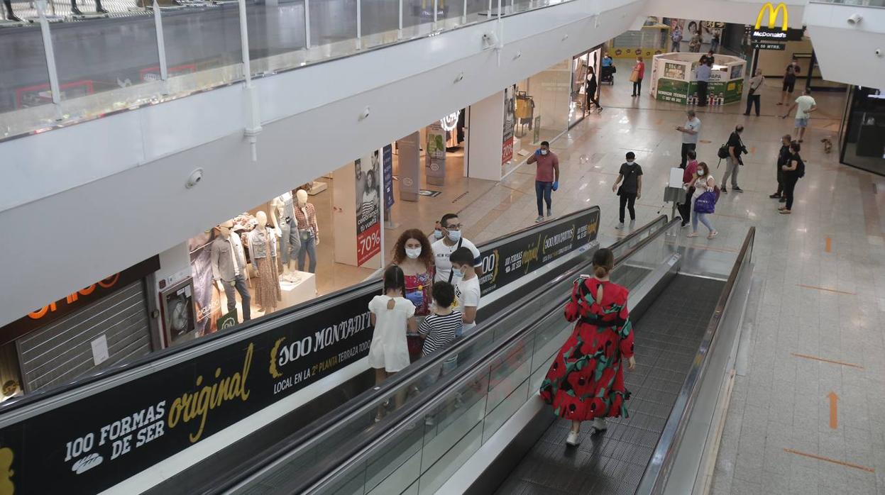 En los centros comerciales podrán usarse las zonas comunes