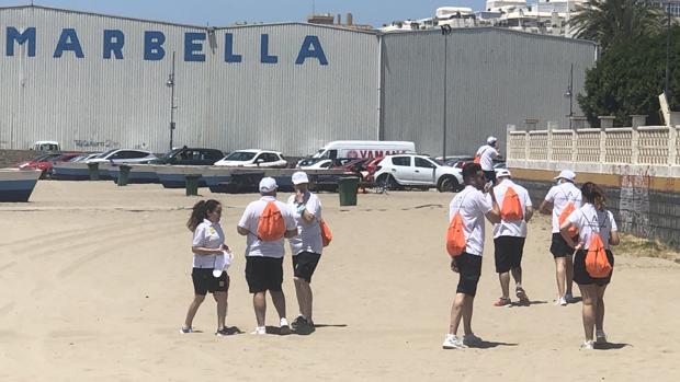 Capitán de barco o entrenador de fútbol, los oficios de los vigilantes de la playa andaluces