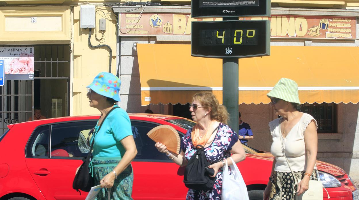 Imagen de archivo de turistas en Córdoba en verano