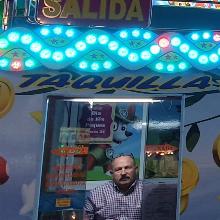 Juan Navidad en la taquilla de su atracción