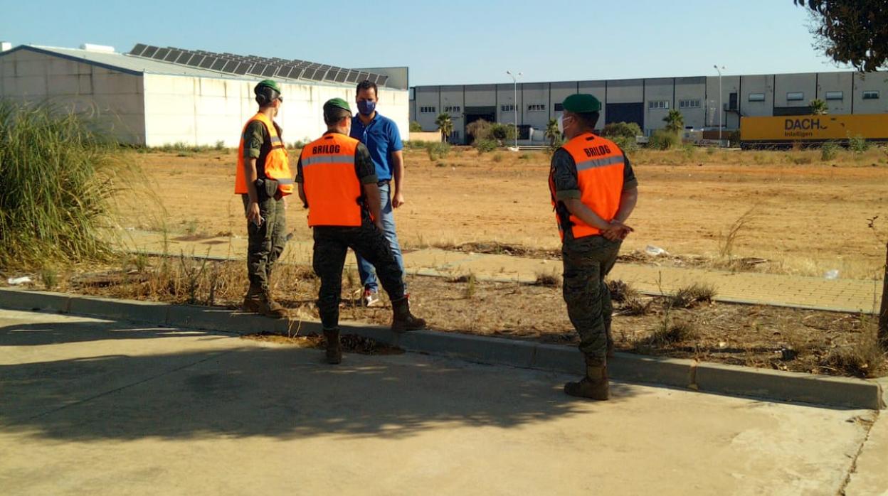 Imagen de una de las inspecciones de los solares que ha hecho este sábado el grupo de apoyo logístico del Ejército d e Tierra