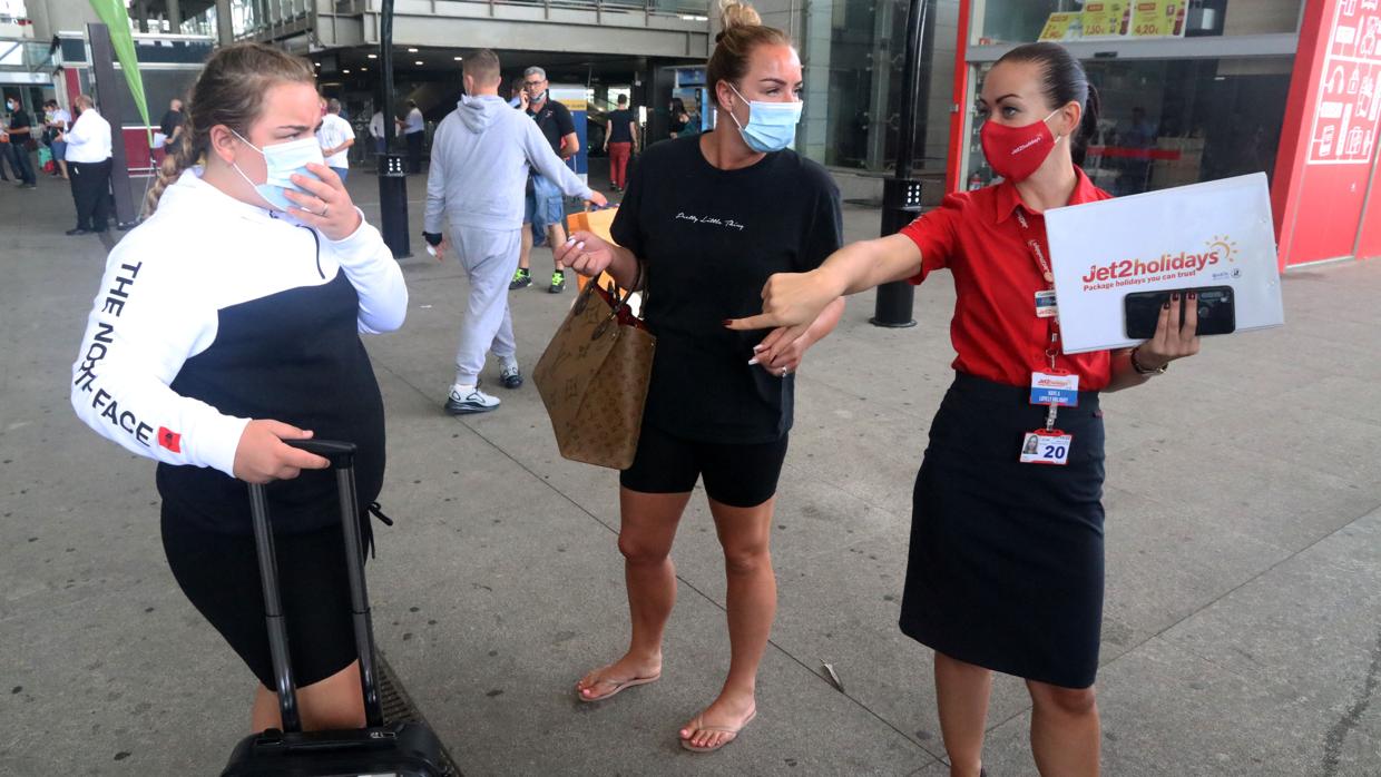 Llegada de turistas británicos al aeropuerto de Málaga, antes de que se imponga la cuarentena