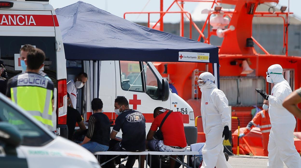 Inmigrantes a su llegada a un puerto