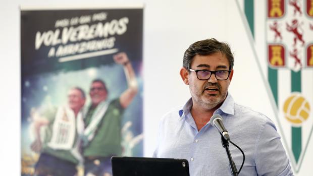 González Calvo y Carlos González dialogan para explorar soluciones a la inscripción del Córdoba CF