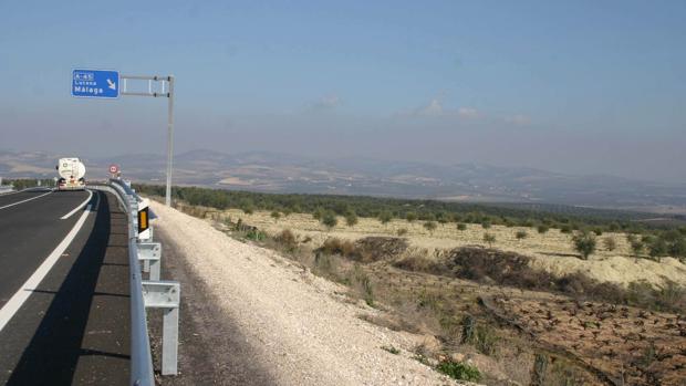 La Junta de Andalucía invierte 37.534 euros en mejorar tramos de la carretera de Aguilar de la Frontera