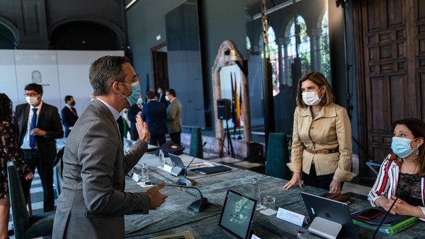 Juanma Moreno se reserva la gestión de la agenda verde en la remodelación de la Junta de Andalucía