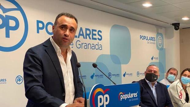 El nuevo presidente del PP de Granada, avalado por la dirección nacional, busca recuperar la unidad