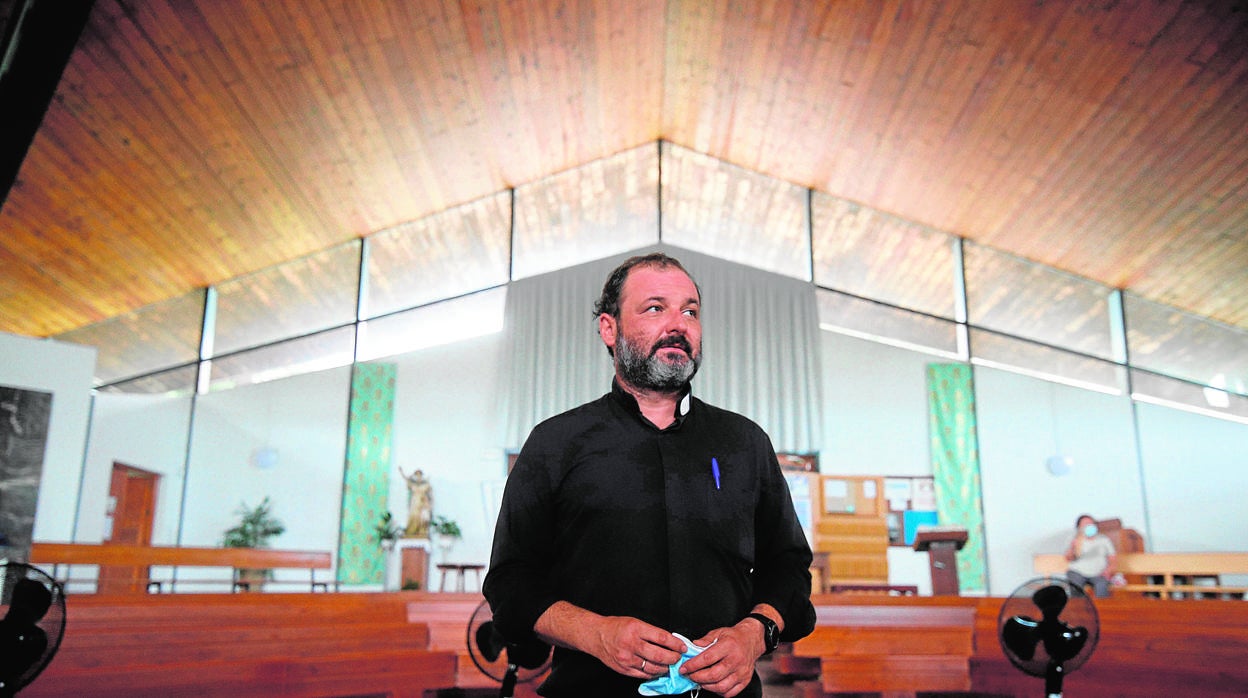 El Padre Ángel en su parroquia