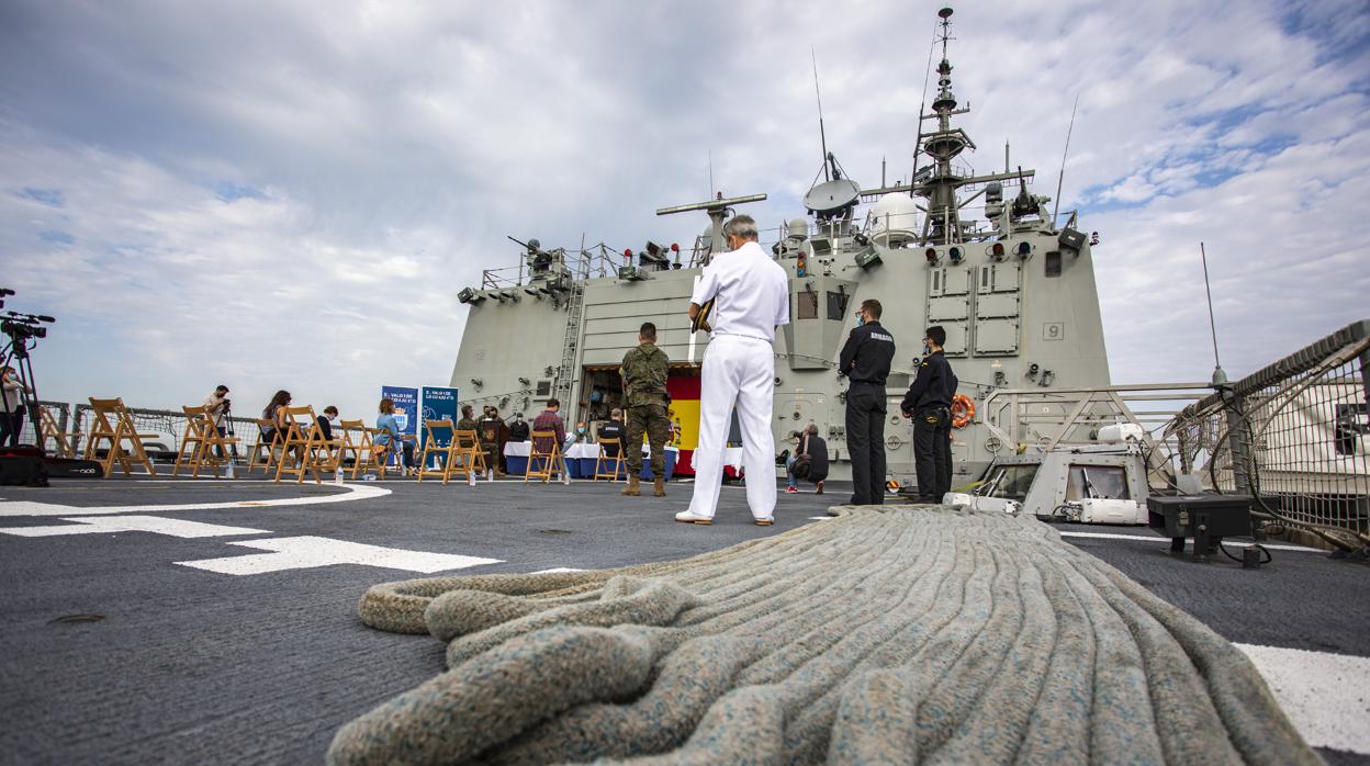 Presentación de la misión a bordo de la Fragata Cristóbal Colón