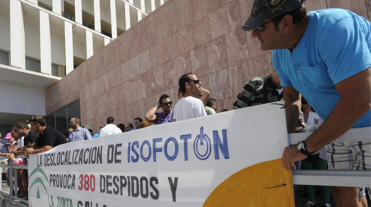 Concentración de trabajadores de Isofotón en Málaga en 2013