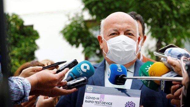 Test de alta eficacia para tratar de frenar el Covid-19 en las residencias de mayores de Andalucía