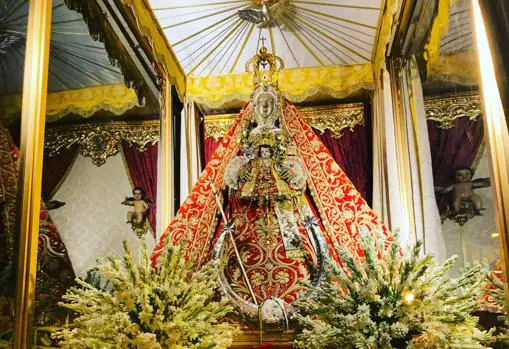 María Santísima de la Sierra, ya dispuesta para la subida
