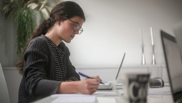 La Junta de Andalucía dará una ayuda de 8.800 euros por contratar a una mujer con teletrabajo