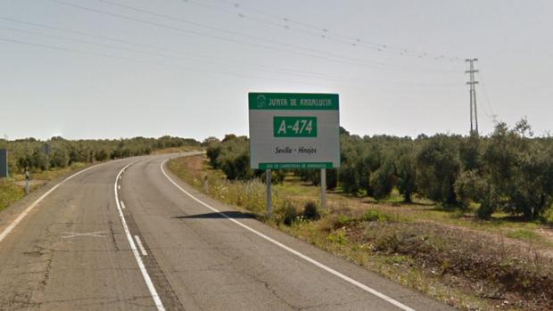 Mueren dos vecinos de Pilas y otro resulta herido en un choque frontal en la carretera de Hinojos