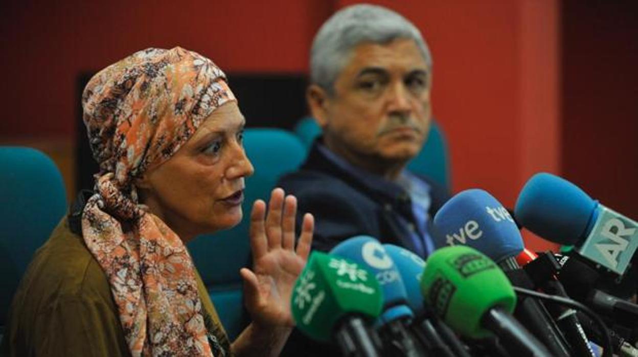 Rosa Garrido en la rueda de prensa en la que se anunció el recurso contra las absoluciones por la muerte de Lucía Garrido