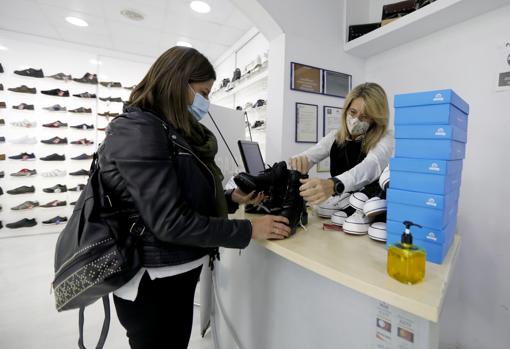 Los comerciantes ante las nuevas restricciones: «La situación es dramática; muchos no llegarán a Navidad»