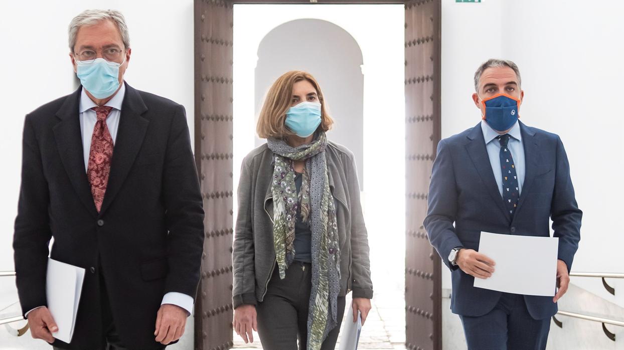 Rogelio Velasco, Rocío Blanco y Elías Bendodo este martes antes de la rueda de prensa del Consejo de Gobierno