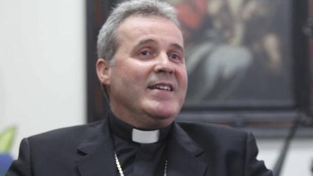 El arzobispo Mario Iceta publica su biografía, «Servidor de todos», como una conversación