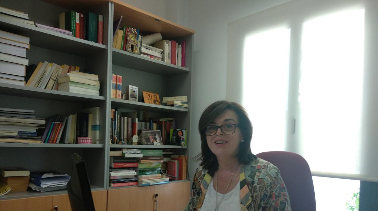 La profesora, en su despacho de la institución académica cordobesa