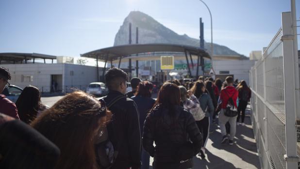 Así es el acuerdo que blinda los derechos de los trabajadores transfronterizos en Gibraltar tras el Brexit