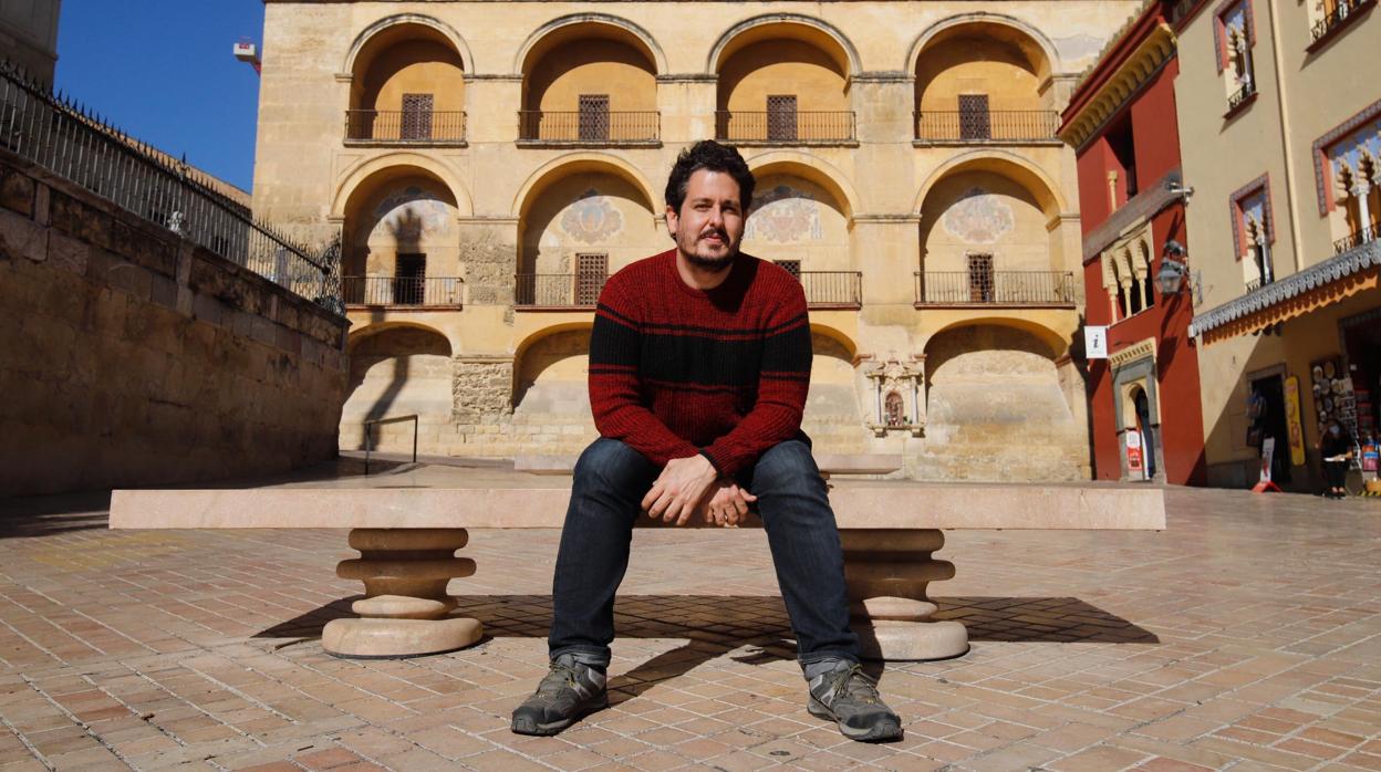 Daniel Valdivieso, junto a la Mezquita-Catedral de Córdoba