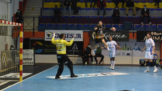 Joao Pedro y De Hita brillan en la vuelta de la afición al Miguel Salas (31-23)