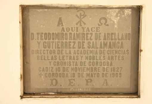 Lápida del escritor en el cementerio de San Rafael