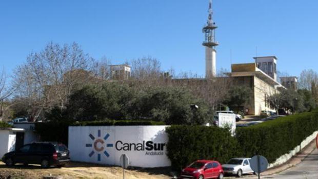 Canal Sur emite una noticia falsa sobre un alcalde del Partido Popular vacunado contra el coronavirus