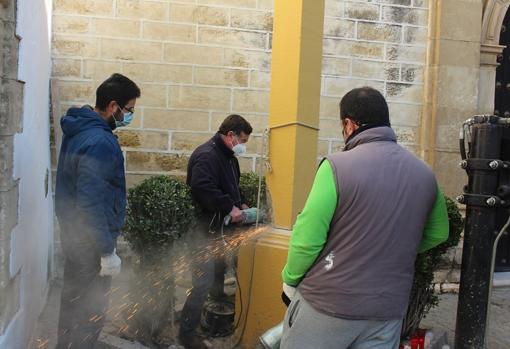 Cultura autorizó la retirada de la Cruz de Aguilar por causar daños a la iglesia y carecer de valor artístico