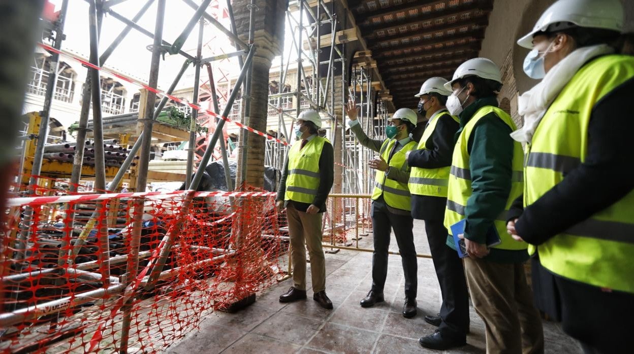 Los delegados del Gobierno y de Economía, hoy durante su visita a las obras del Palacio de Congresos