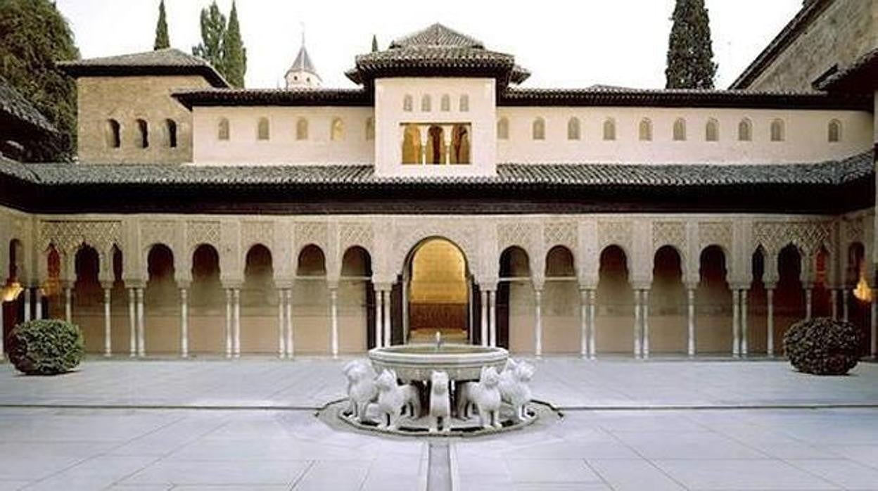 El patio de los leones en la Alhambra