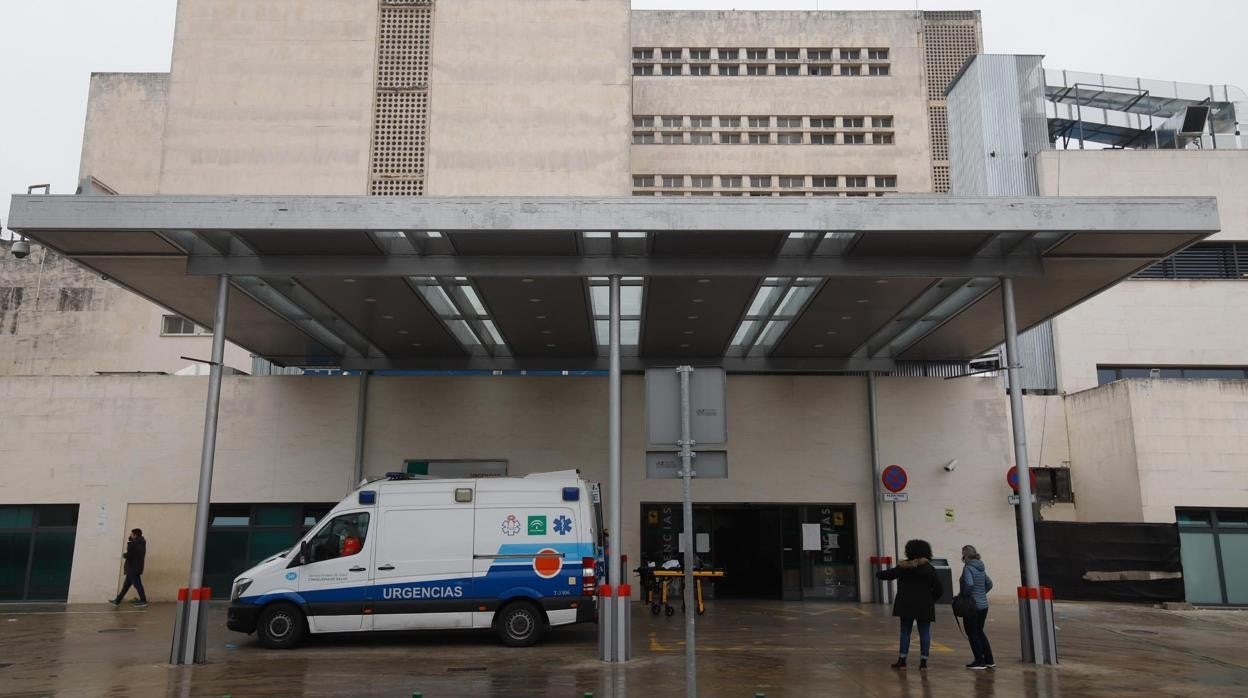 Imagen de la entrada de las Urgencias del Hospital Reina Sofía de Córdoba