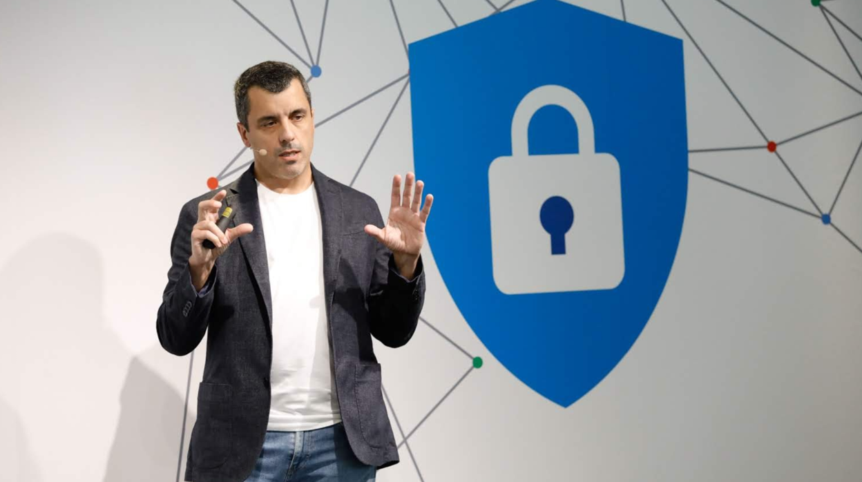 Bernardo Quintero, durante una de las charlas que habitualmente imparte