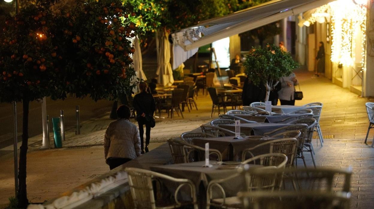 Terrazas vacías durante la epidemia del coronavirus en Córdoba