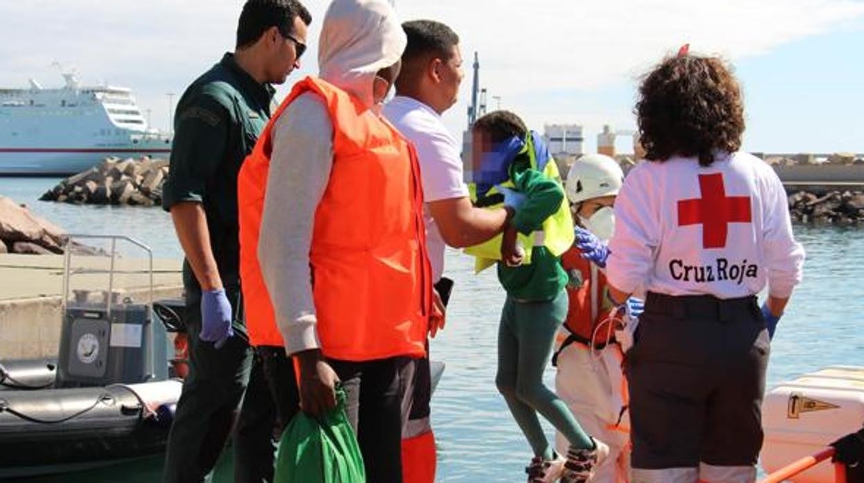 Un pequeño recién llegado a Andalucía en patera