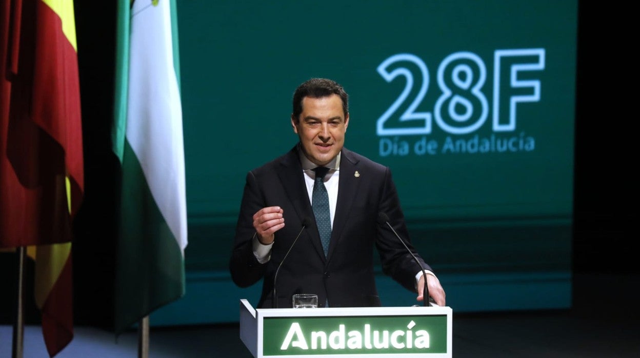 Juanma Moreno durante su discurso del 28-F en el Teatro de la Maestranza
