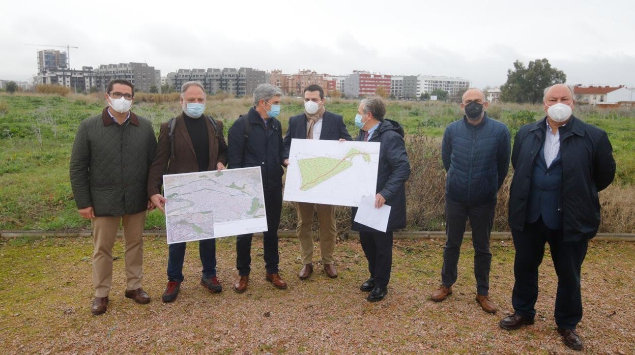 El alcalde y el edil de Urbanismo, en las obras del parque del Flamenco