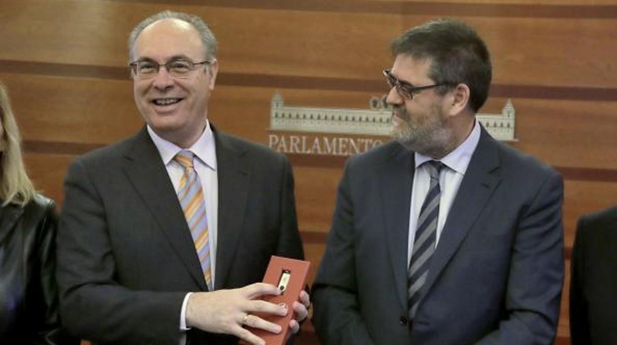El presidente de la Cámara de Cuentas, Antonio López (derecha) con Juan Pablo Durán