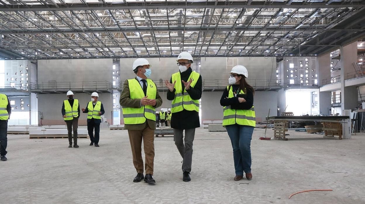 El edil de Urbanismo, durante su visita a las obras del Centro de Ferias, Exposiciones y Convenciones