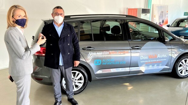 Solidaridad a cuatro ruedas: Volkswagen dona un coche a Aldeas Infantiles SOS en Granada